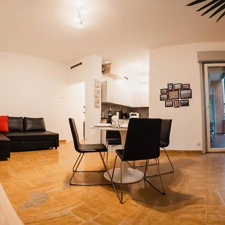 Sweethome Ampio Bilocale In Centro Con Parcheggio Gratuito Coperto Vicino A Stazione Como-milano דירה ארבה