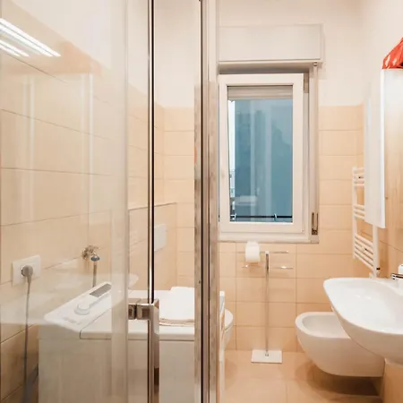 דירה Sweethome Ampio Bilocale In Centro Con Parcheggio Gratuito Coperto Vicino A Stazione Como-milano