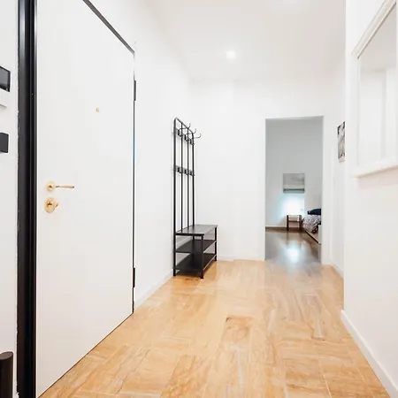 Sweethome Ampio Bilocale In Centro Con Parcheggio Gratuito Coperto Vicino A Stazione Como-milano ארבה