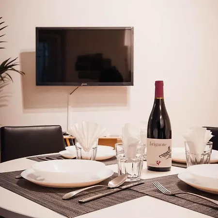 Sweethome Ampio Bilocale In Centro Con Parcheggio Gratuito Coperto Vicino A Stazione Como-milano * ארבה