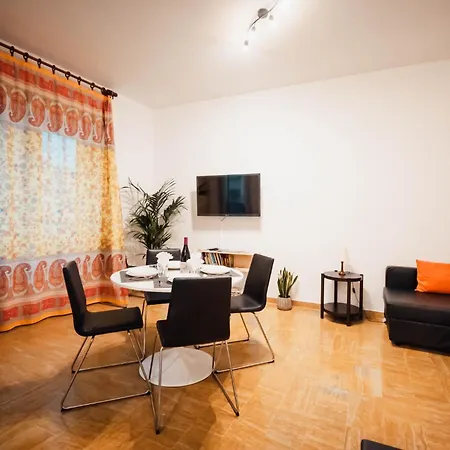 Sweethome Ampio Bilocale In Centro Con Parcheggio Gratuito Coperto Vicino A Stazione Como-milano