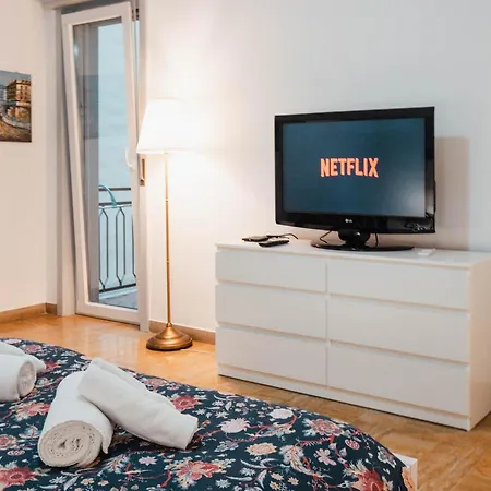 Sweethome Ampio Bilocale In Centro Con Parcheggio Gratuito Coperto Vicino A Stazione Como-milano 아파트