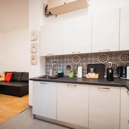Sweethome Ampio Bilocale In Centro Con Parcheggio Gratuito Coperto Vicino A Stazione Como-milano 아파트 *
