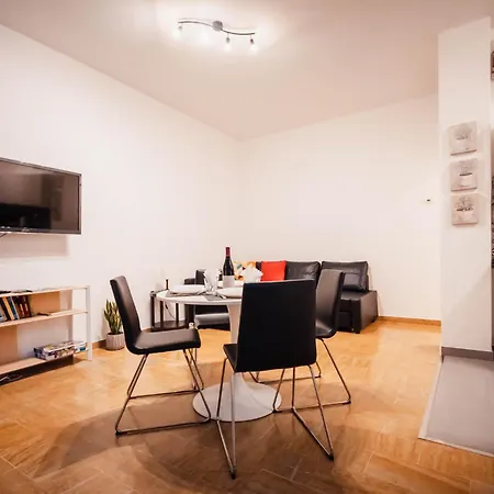 Sweethome Ampio Bilocale In Centro Con Parcheggio Gratuito Coperto Vicino A Stazione Como-milano ארבה