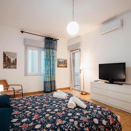 Sweethome Ampio Bilocale In Centro Con Parcheggio Gratuito Coperto Vicino A Stazione Como-milano 아파트 *