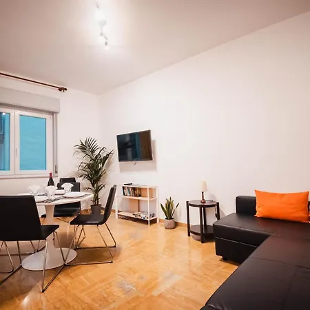 Sweethome Ampio Bilocale In Centro Con Parcheggio Gratuito Coperto Vicino A Stazione Como-milano * ארבה