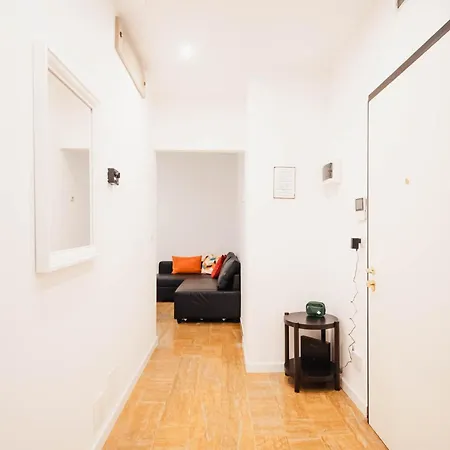 Sweethome Ampio Bilocale In Centro Con Parcheggio Gratuito Coperto Vicino A Stazione Como-milano 아파트