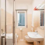 Sweethome Ampio Bilocale In Centro Con Parcheggio Gratuito Coperto Vicino A Stazione Como-milano *