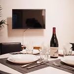 Sweethome Ampio Bilocale In Centro Con Parcheggio Gratuito Coperto Vicino A Stazione Como-milano * Эрба