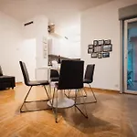 Апартаменты Sweethome Ampio Bilocale In Centro Con Parcheggio Gratuito Coperto Vicino A Stazione Como-milano *