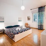 Апартаменты Sweethome Ampio Bilocale In Centro Con Parcheggio Gratuito Coperto Vicino A Stazione Como-milano *