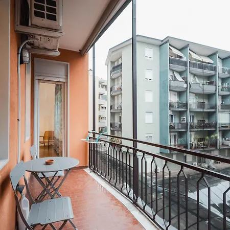 Sweethome Ampio Bilocale In Centro Con Parcheggio Gratuito Coperto Vicino A Stazione Como-milano